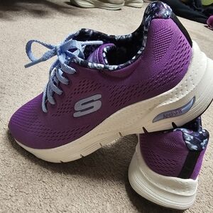 Skechers Womens Size 6 Arch Fit Sneakers